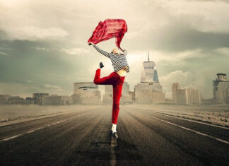 Wie man sofort attraktiver auf andere Menschen wirkt happy